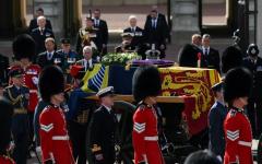 Rainha Elizabeth II projetou seu próprio carro funerário com Jaguar Land Rover